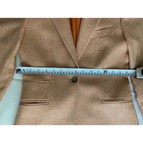 LORO PIANA is a chic single-breasted blazer made of wool and cashmere. - Picture 9 of 16